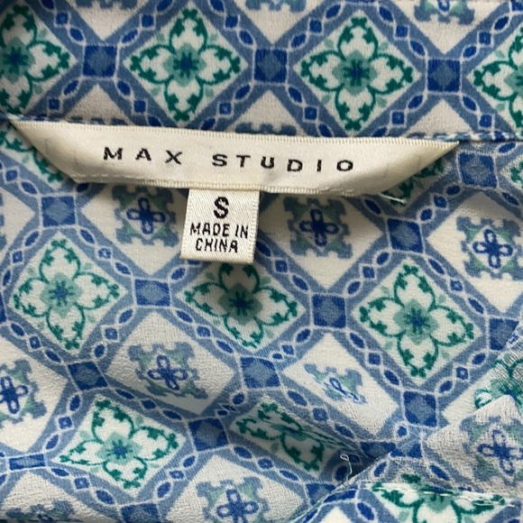 Max Studio Flower Button Shift Dress - Picture 6 of 6